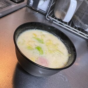 春キャベツで作るヘルシー豆乳スープ